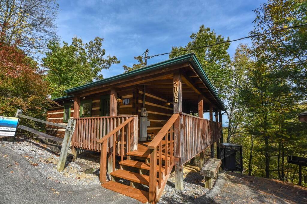 View! Cozy, Private, Fireplace, Hot Tub Log Cabin, Honeymoon! Sevierville Exterior foto