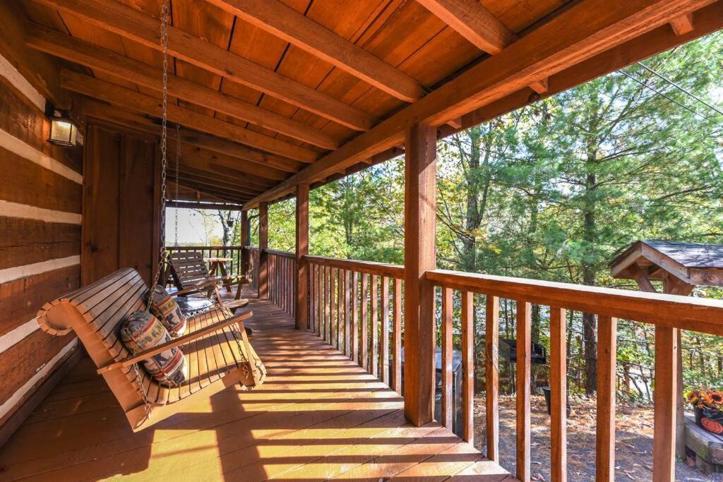 View! Cozy, Private, Fireplace, Hot Tub Log Cabin, Honeymoon! Sevierville Exterior foto