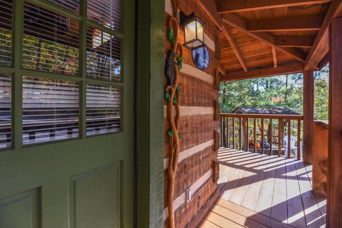 View! Cozy, Private, Fireplace, Hot Tub Log Cabin, Honeymoon! Sevierville Exterior foto