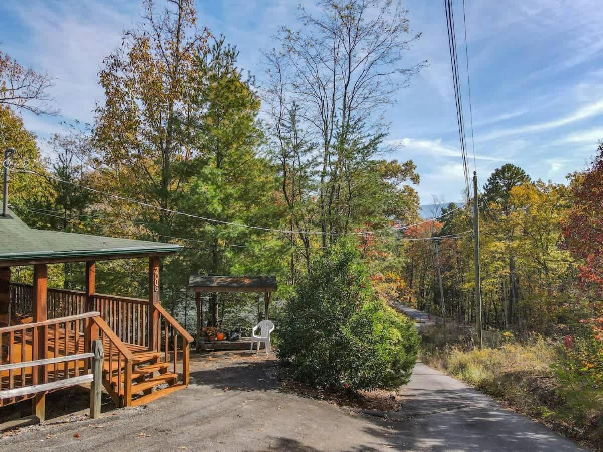 View! Cozy, Private, Fireplace, Hot Tub Log Cabin, Honeymoon! Sevierville Exterior foto